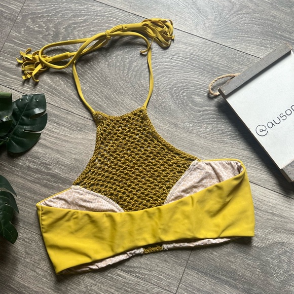 Acacia Panama Crochet High Neck Halter Tassel Bikini Top in Pineapple. Size M - Picture 4 of 5